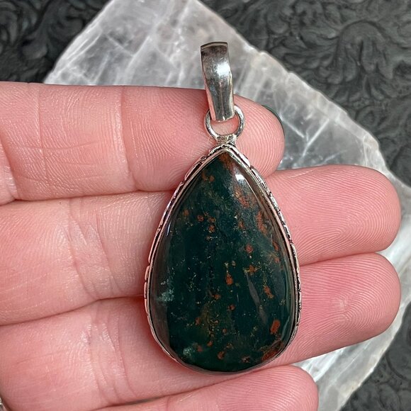 Heliotrope Bloodstone Pendant Stone Crystal Jewelry - Picture 1 of 10